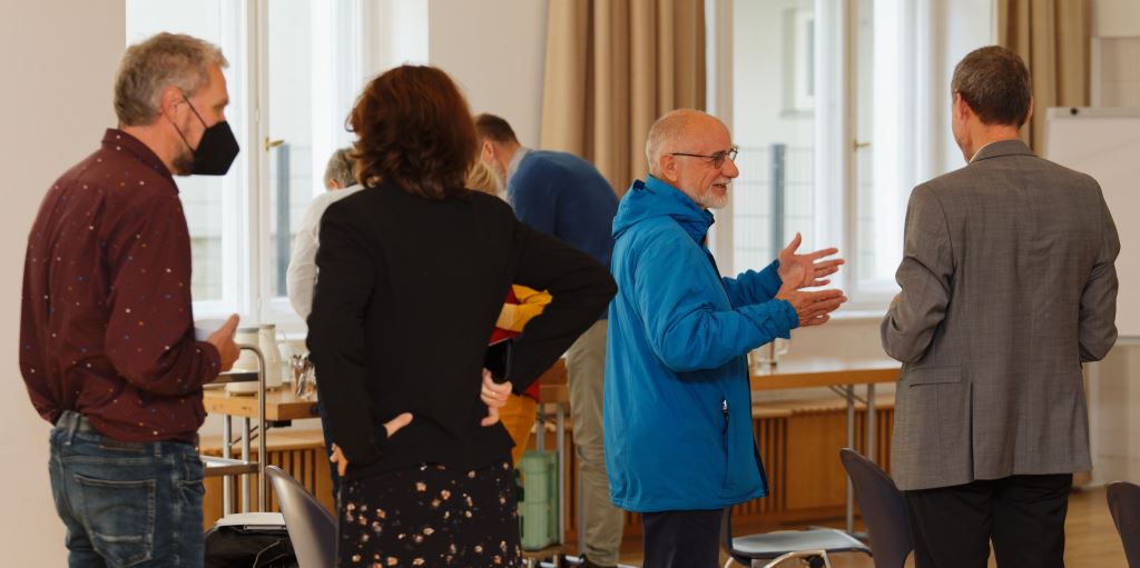 Foto: Teilnehmende im Gespräch, SCSD-Fachtag 2021