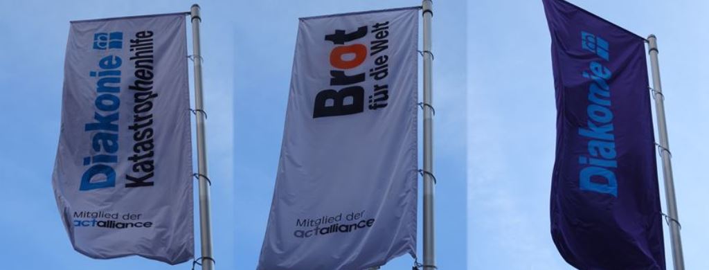 Foto der Flaggen der Diakonie